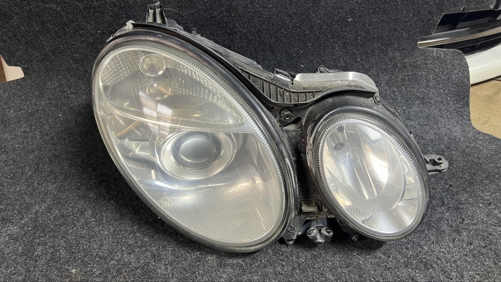 Передние фары Мерседес W211
