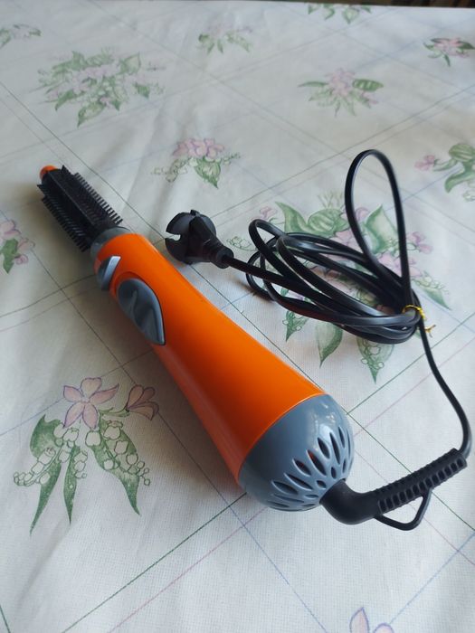 Электроплойка с щёткой.