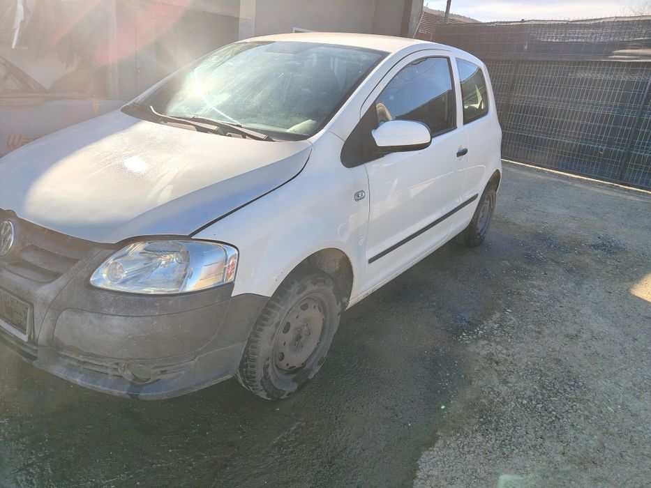 Piese motor cutie viteze pompa servo direcție  ușa haion bara pompa caseta alternator baie ulei chiuloasă catalizator arcuri fuzeta punte vw fox 1.2