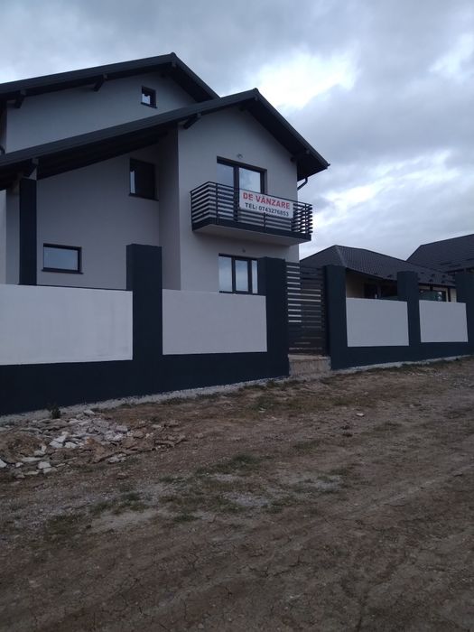 Case  în Valea adanca