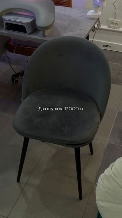 Продам диван , стулья, стол маникюрный, стулья барные