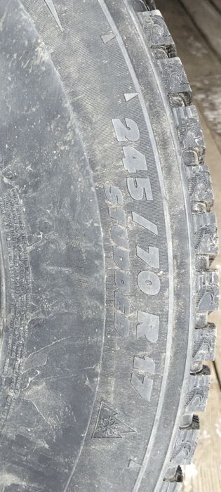 Продам шины 245/70. R 17