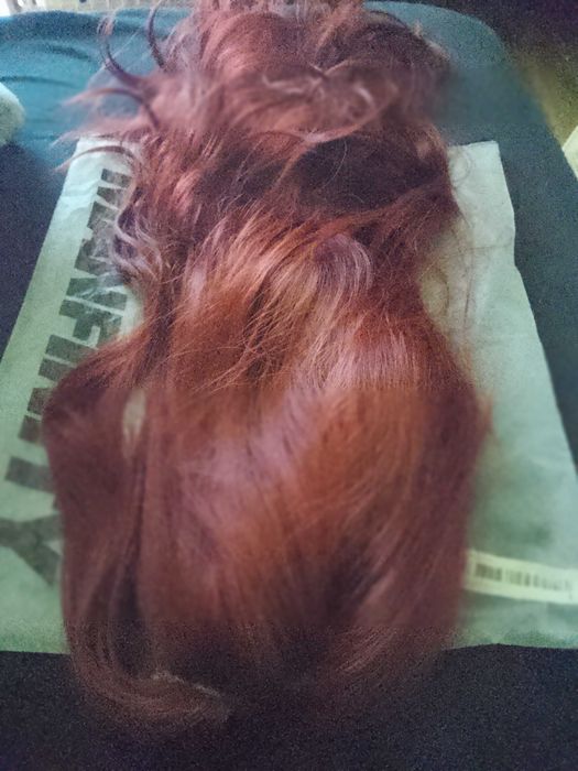 Червена дълга перука