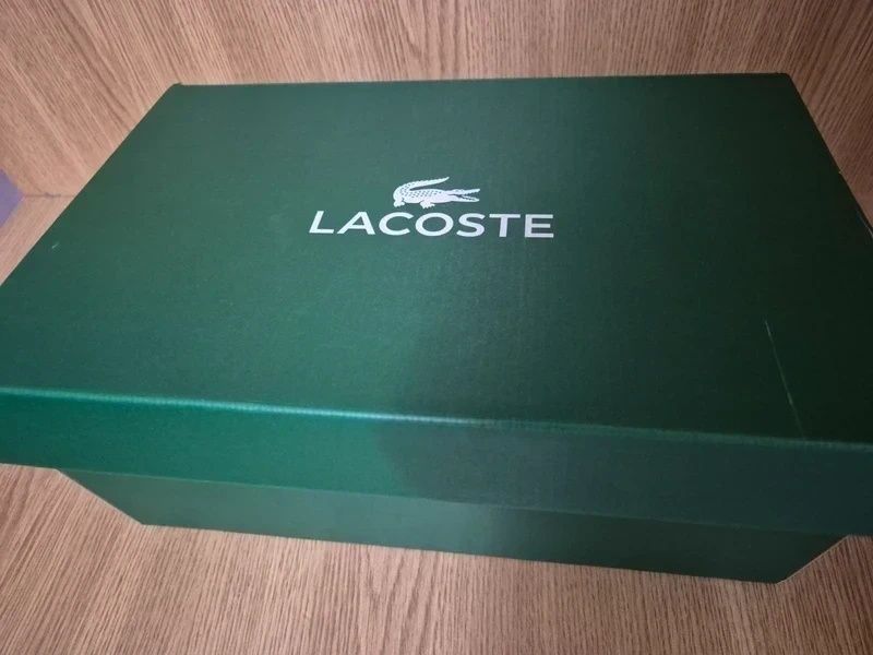 Adidași Lacoste noi cu eticheta