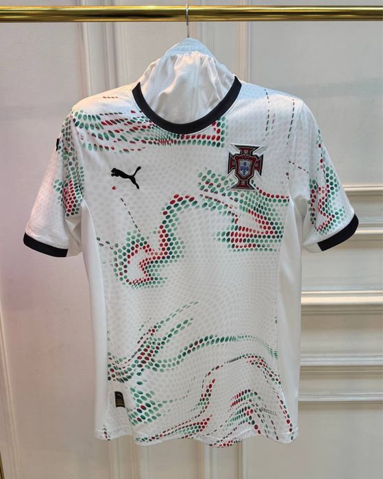 Futbol Forma yengi sezon va Retro formala bor