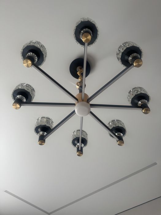 Продам люстру новая