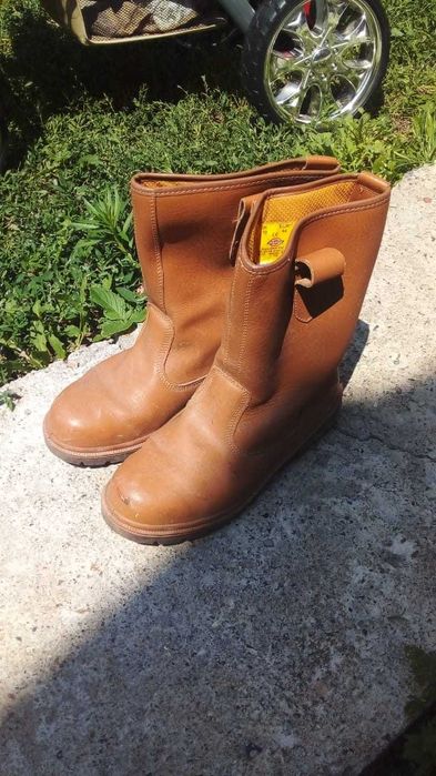 Продам спец.обуви и спец.одежды, перчатки, одежда пожарника.