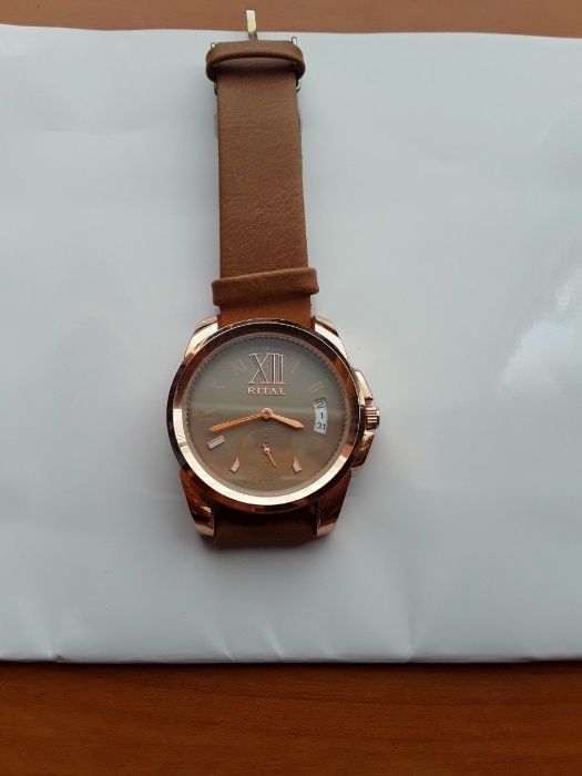 страхотно красив и голям часовник кварц - за части