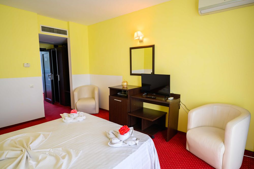 Cazare Mamaia la mare Hotel Laguna 280 pe noapte vedere lac