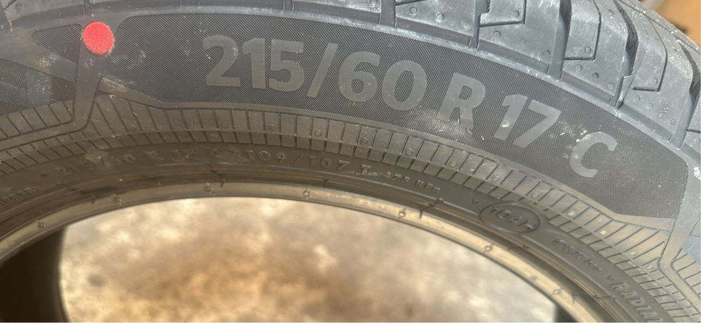 Гуми Continental 215/60/17C
