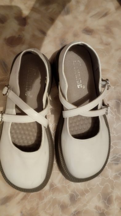 Бежевые туфли кожа