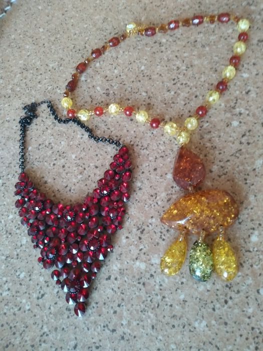 Украшения на шею