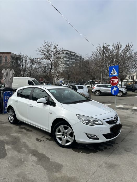 OPEL Astra 2011 — imagine 3