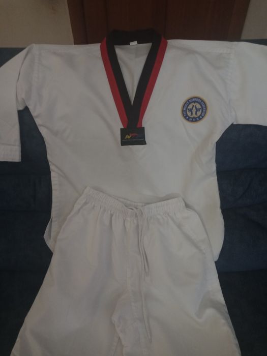 Продам кимоно для таэквондо