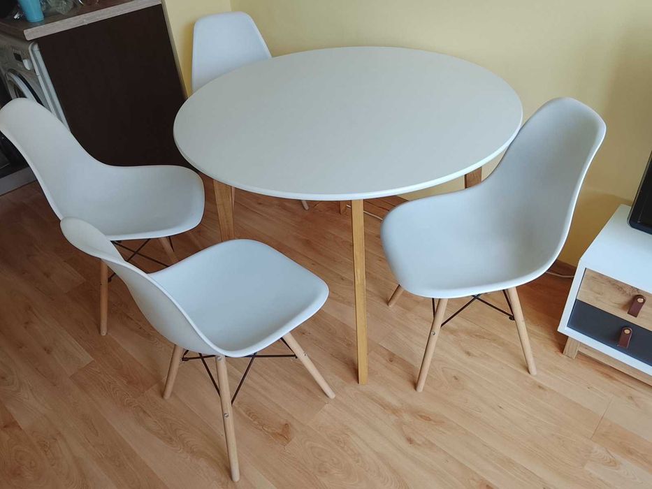 Кухненска маса с диаметър 105 см.