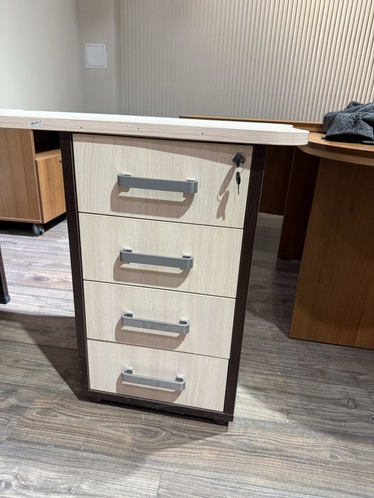 Офисный стол + тумба + приставка