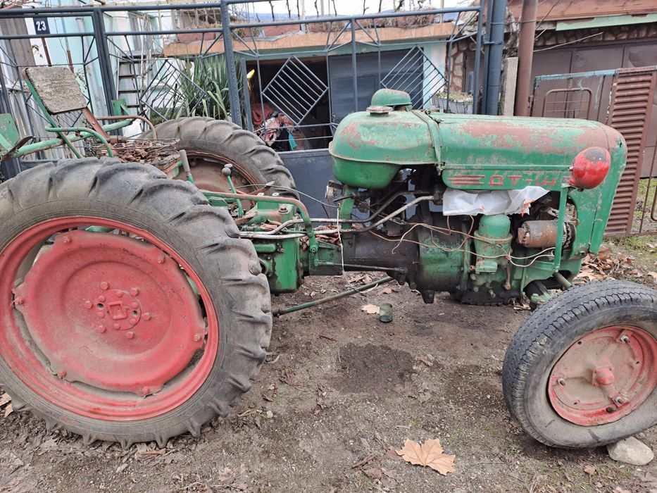 Трактор и ДТ 14 и ДТ 20 на части