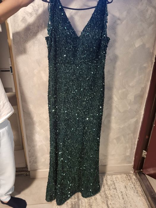 Vând rochie de seară ca nouă marime xl.