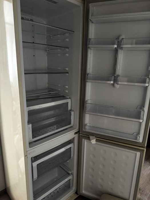 Холодильник Samsung