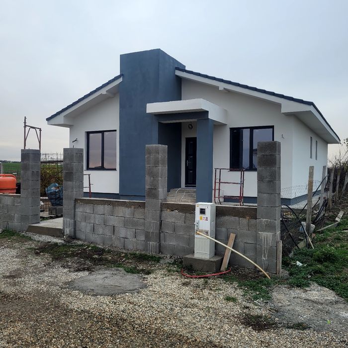 Vând casă semifinisata Oradea