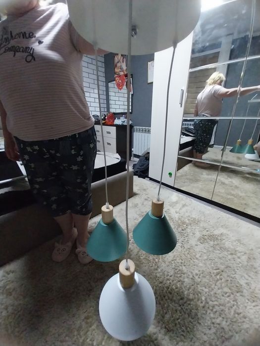 Продам 2 подвесные люстры