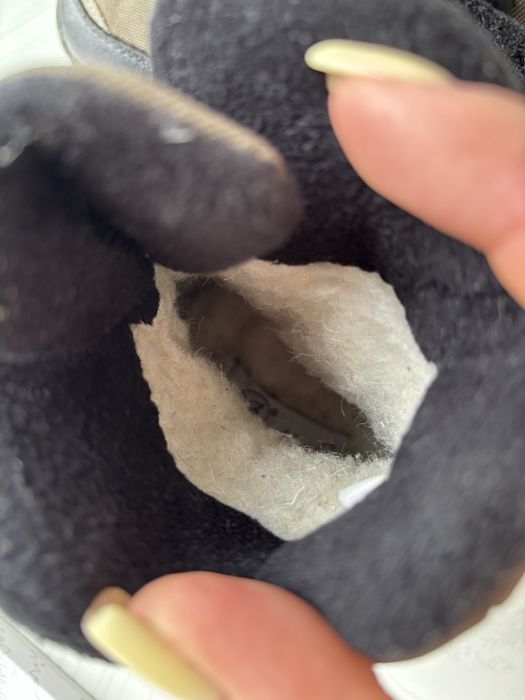 Продам детские ботинки