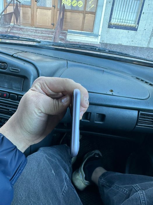 Продам айфон 11