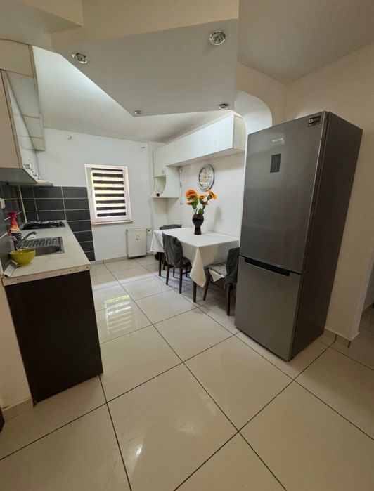 Inchiriez apartament