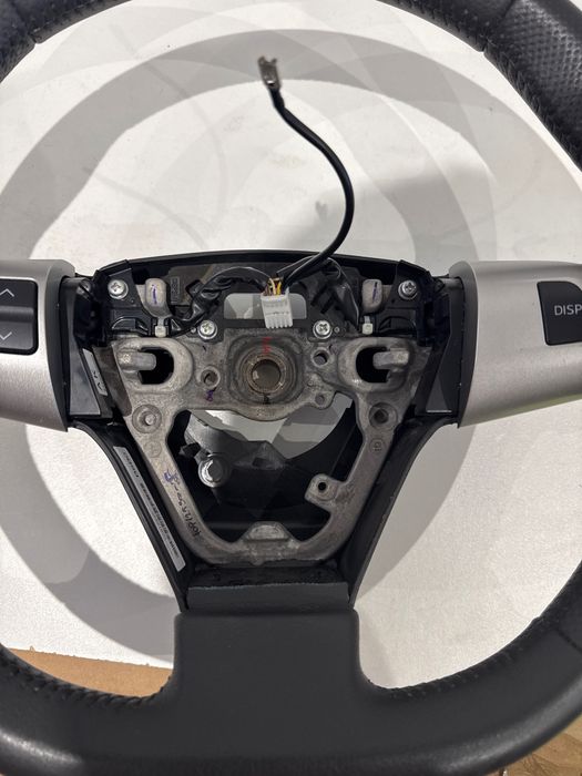 Toyota Auris кожен волан Тойота Аурис