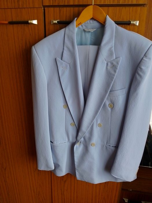 Мъжки официален костюм