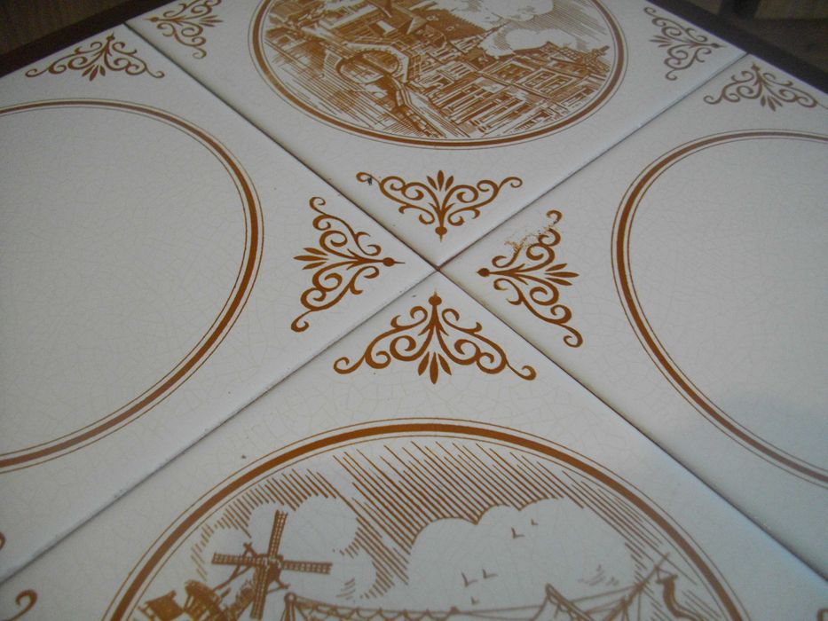 Нидерландска оригинална помощна маса с флорални елементи Дъб Керамика