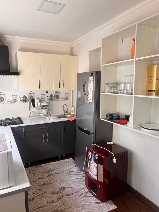 3/4/5 продаётся квартира БИЙ, метро Горького.