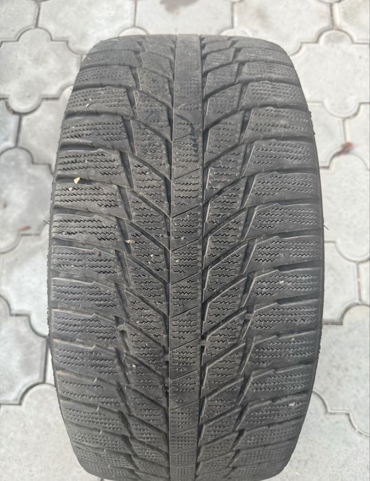 Зимние шины 235/45/17
