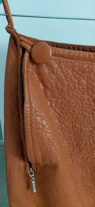 Дълга кожена пола