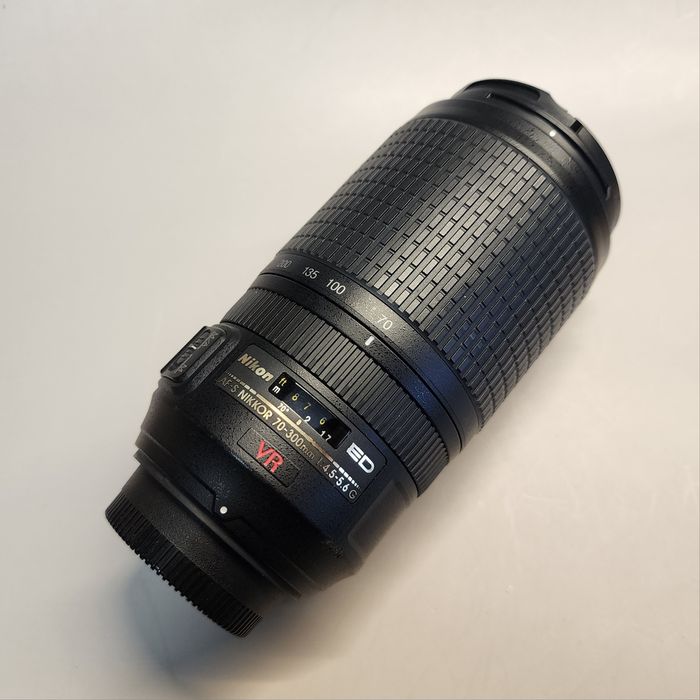 Nikon AF-S VR 70-300mm f/4.5-5.6G IF-ED cu VR defect