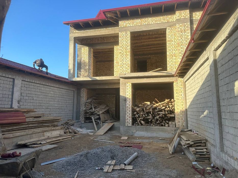 Eshonguzar bekbaraka dom orqasida ikki sotik uch qavat karobka