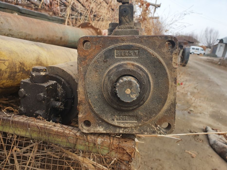 Поворот редуктор платформа экскаватор