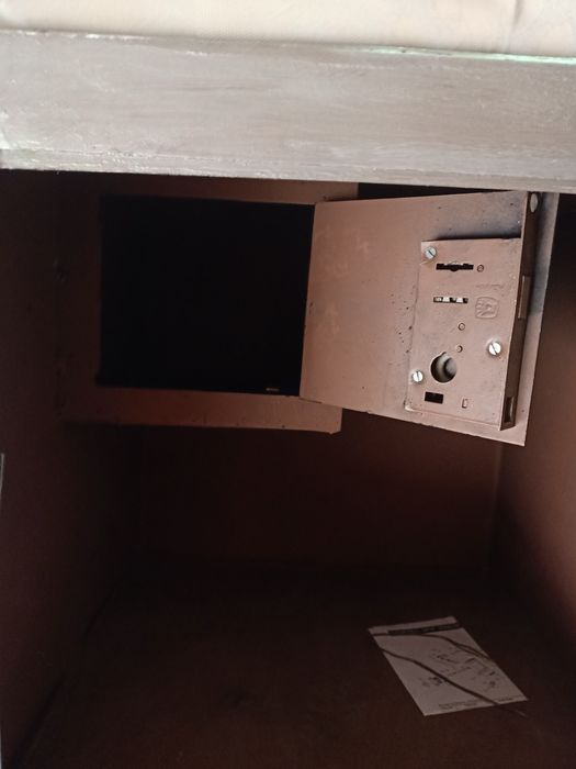 Продам сейф из двух отсеков ,металл 3мм