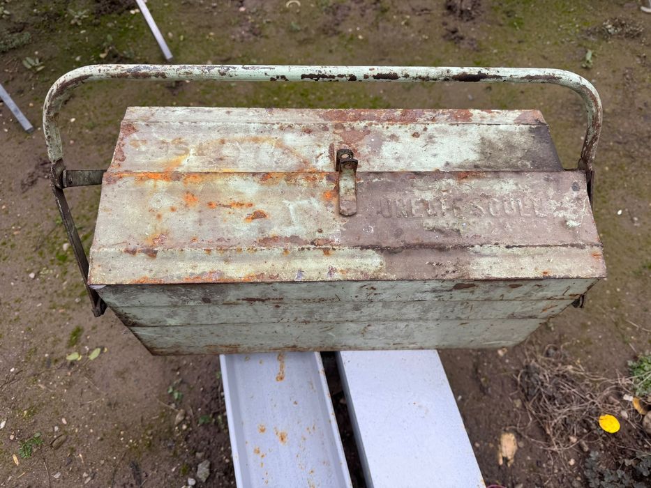 Menghină veche românească cutie scule unelte