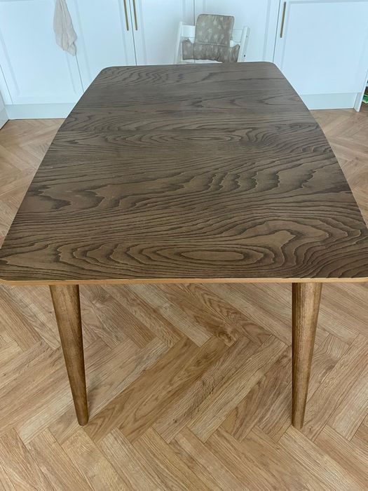 Масивна трапезна маса