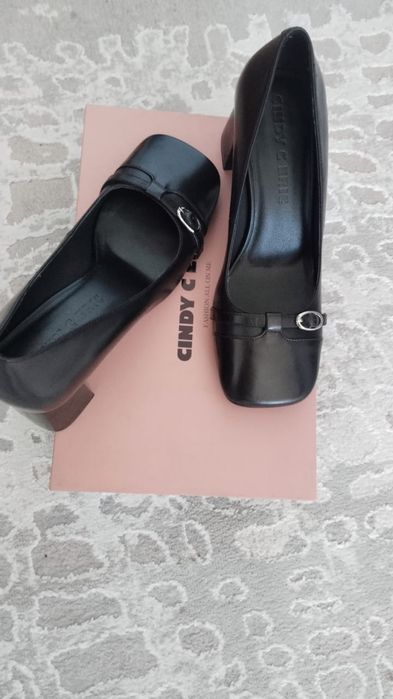 Туфли женские, стильные.