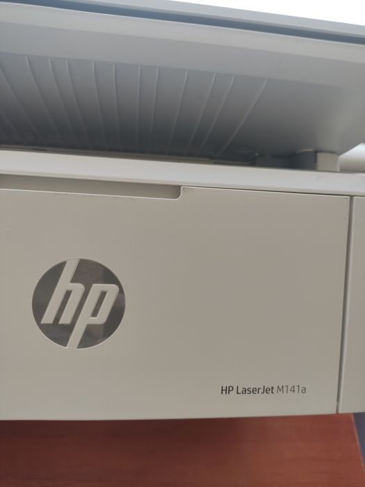 Принтер  черно- белый hp