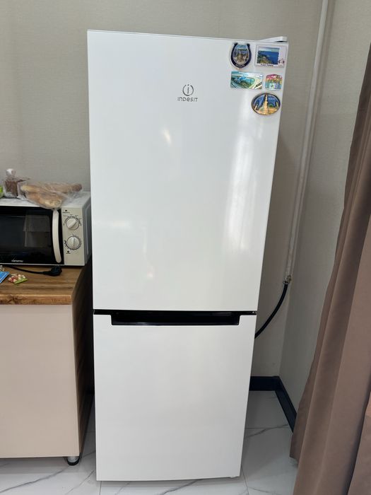 Холодильник Indesit