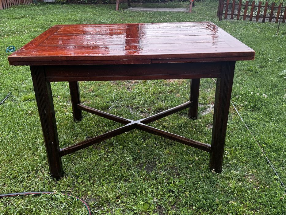 Masa din lemn si 4 scaune