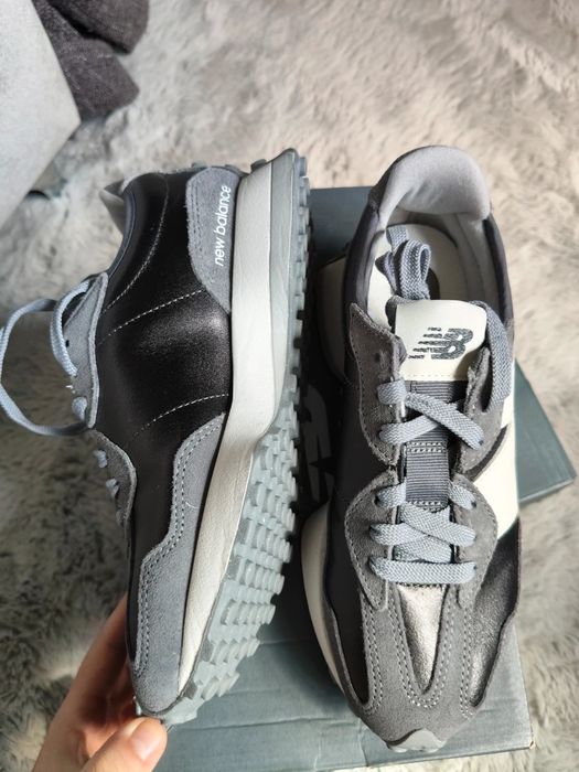 New Balance 327 gri închis cu logo alb mărimea 36.5 noi originali