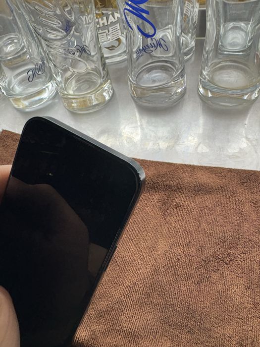 Срочно продам iPhone 13