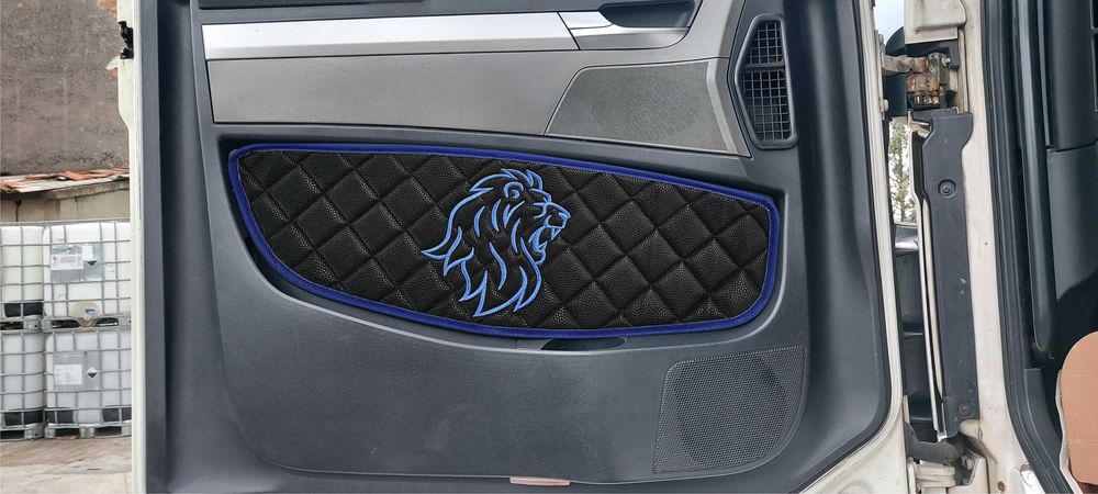 Кожи за врати за МАН ТГХ ТГС от 2010-та до 2019-та година черно/синьо