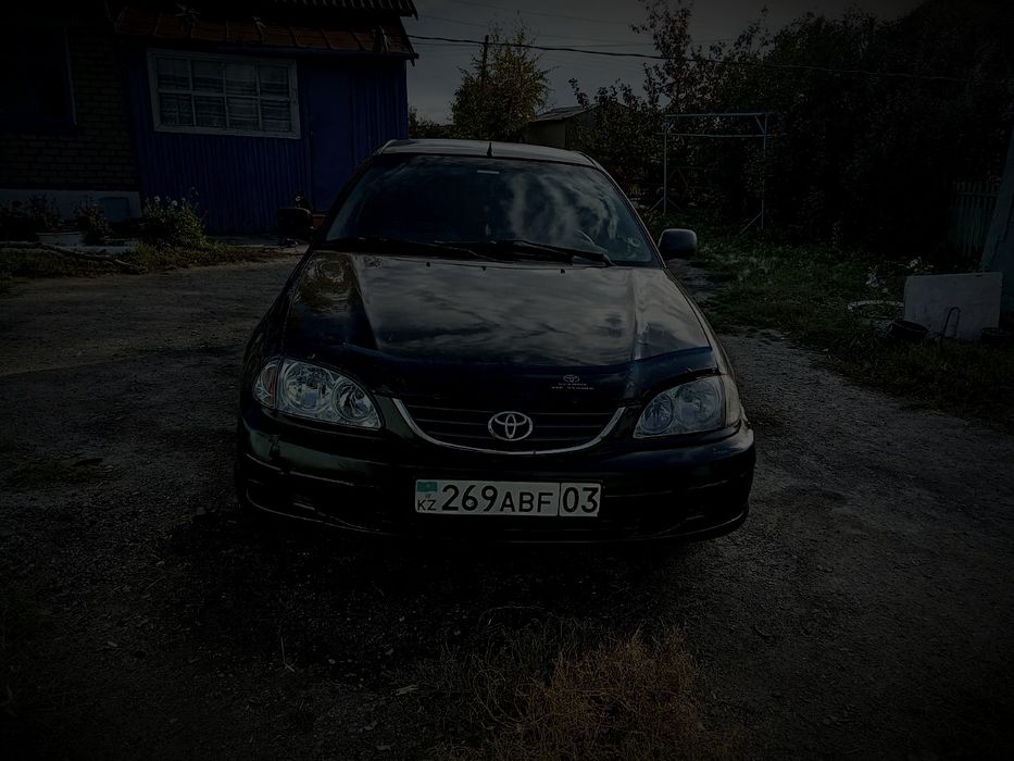 Тойота Авенсис 2001 год