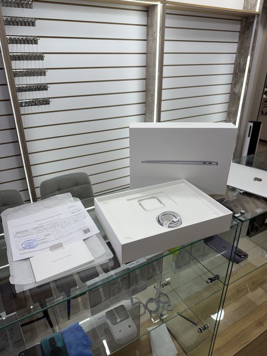 Продаю MacBook Air M1 256GB