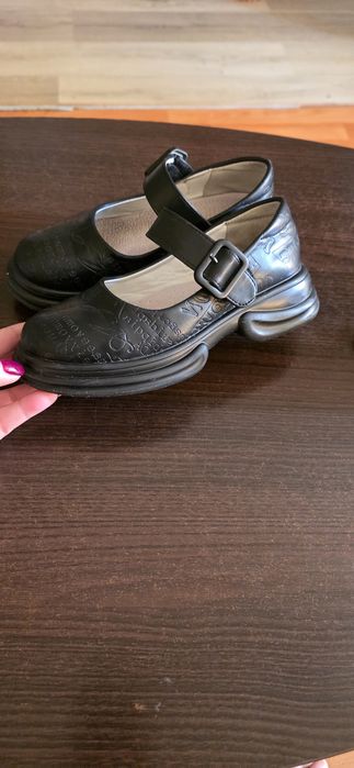 Школьные туфли для девочки